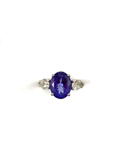 null RING holding an oval tanzanite of 2.30 carats approximately shouldered by two...