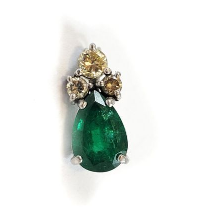 null PENDANT composed of a pear emerald of 1.48 carat crowned by 3 brilliant-cut...