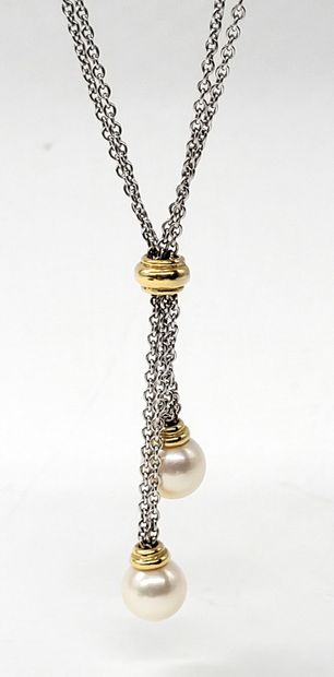 null COLLIER orné deux perles blanches (non testées) retenues par une double chaîne...