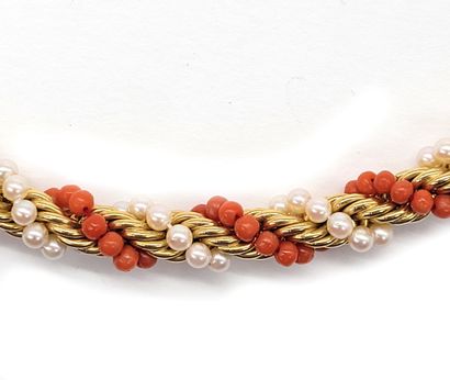 null NECKLACE "Twist" decorated with twisted lines of cultured pearls, coral beads...