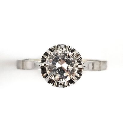 null SOLITARY RING with a brilliant-cut diamond of approximately 1 carat. Platinum...