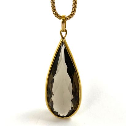 PENDANT holding a faceted smoky quartz in...