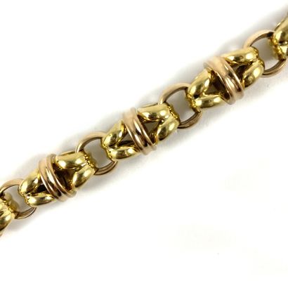 null BRACELET holding a succession of round mesh. Yellow gold and 18K rose gold setting....