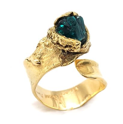 null ROLAND SCHAD RING adorned with a raw dioptase. Open textured setting in 18K...