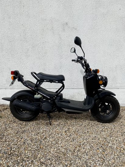 Honda Zoomer Serial number: CU-07 7.D 051

Only 59 kilometres

In excellent condition

French...