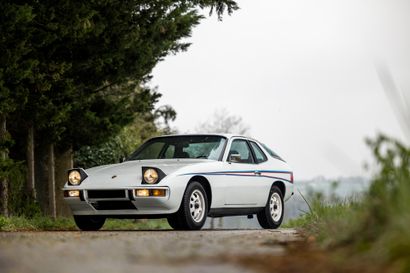 1977 Porsche 924 Edition Martini Serial number 9247104709

Rare European version

Less...