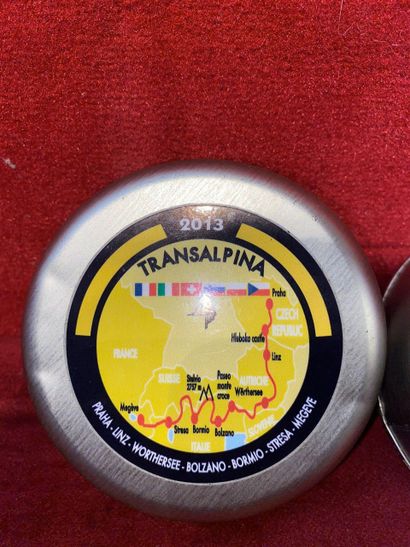 Coffret d'une montre Around 2013

Matte black steel wristwatch, yellow map dial

Transalpina...