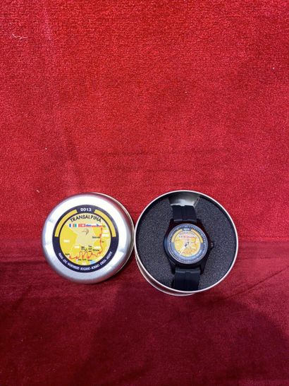 Coffret d'une montre Around 2013

Matte black steel wristwatch, yellow map dial

Transalpina...