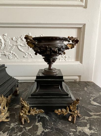 null CHIMNEY SET in patinated bronze and black marble including a clock representing...