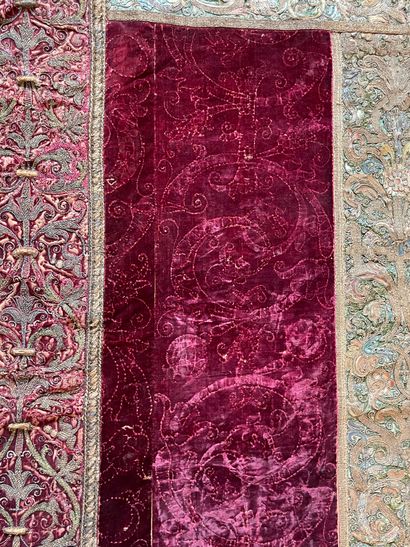 null PANEL made up of elements of the XVIth century, two bands of crimson velvet,...