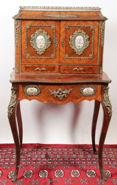 null BONHEUR DU JOUR of Louis XV style in wood veneer with foliage and porcelain...