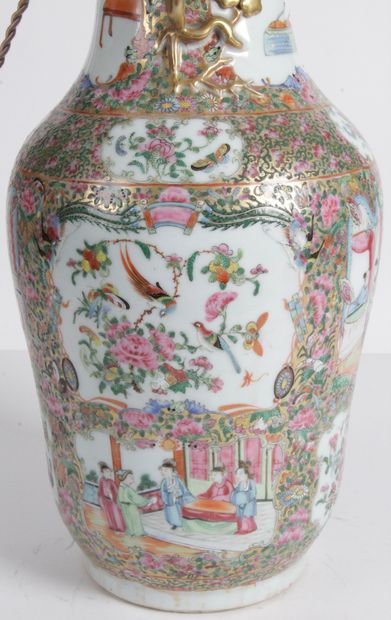 null CHINE, CANTON, Fin XIXe siècle Vase balustre en porcelaine et émaux de style...