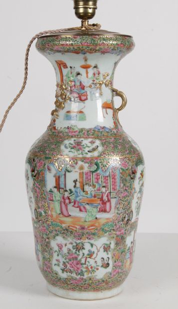 CHINE, CANTON, Fin XIXe siècle Vase balustre...