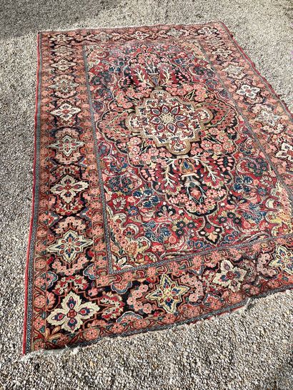 null IRAN Large Lilyian About 1975 Melayer and Hamadan region Wool velvet on cotton...