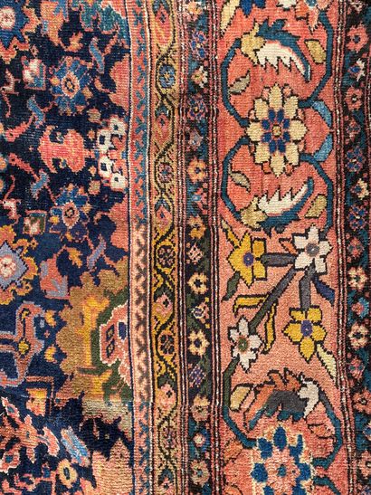 null PERSIA Important Mahal mouchkabad Late 19th century Wool velvet on cotton foundation....