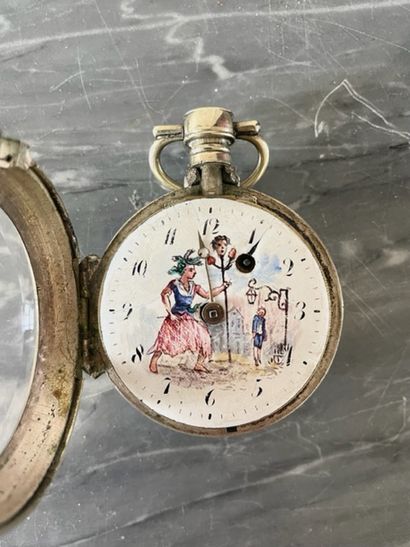 null MONTRE A COQ en argent, le cadran émaillé à chiffres arabes orné d'une scène...