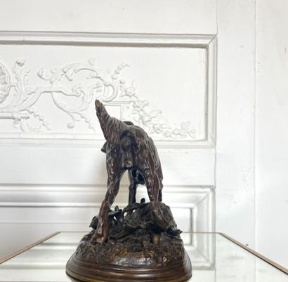  Jules MOIGNIEZ (1835-1894) Spaniel and hare Lost wax bronze with brown patina signed...