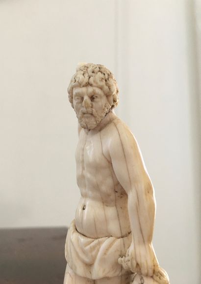  GROUPE en ivoire sculpté en ronde-bosse : Hercule et Cacus Allemagne, atelier de...