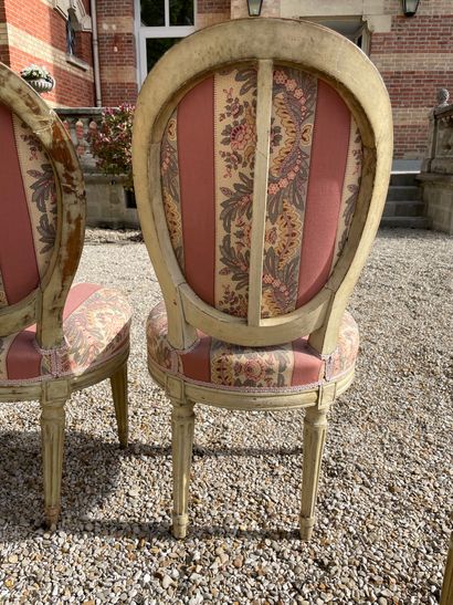null FOUR chairs in relacquered wood with medallion back resting on four tapered...