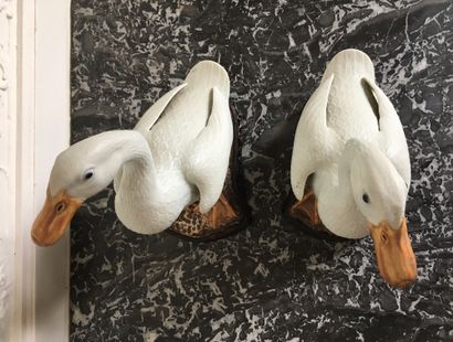 null CHINA Couple of geese in porcelain the body left in white, the legs and the...