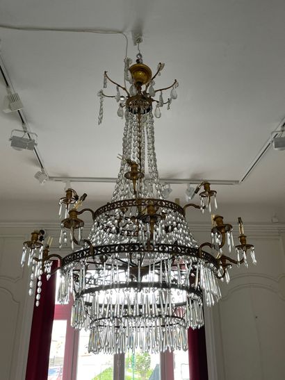 null IMPORTANT LUSTRE of balloon form in gilded bronze and drops with fifteen arms...