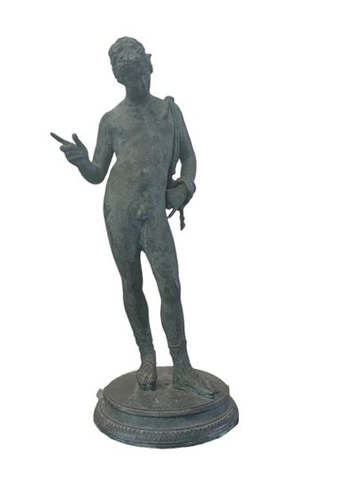 null D'APRES L'ANTIQUE Narcisse de Pompéi Sculpture en bronze patiné H : 62 cm (accidents...