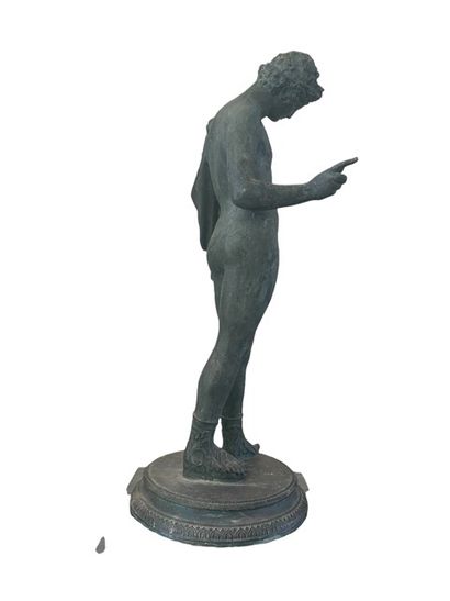 null D'APRES L'ANTIQUE Narcisse de Pompéi Sculpture en bronze patiné H : 62 cm (accidents...