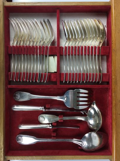 null CHRISTOFLE Silver-plated household set, shell model including : - 12 cutlery...