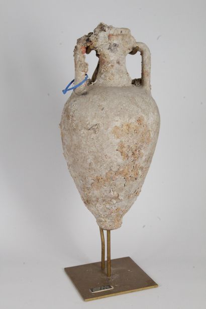 null Wine AMPHORA Gallo-Roman period, 2nd century A.D. Total height : 65.5cm Height...