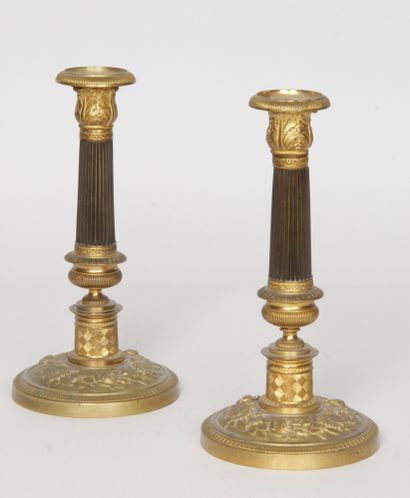 null PAIR OF CANDLES with brown patina and gilt, fluted shaft and base decorated...