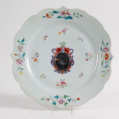 null CHINA, INDIA COMPANY, XVIIth CENTURY Polylobed-edged dish, in porcelain and...
