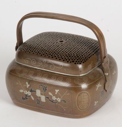 null Vietnam, circa 1900 Small hand warmer with double handle, in bronze with silver...