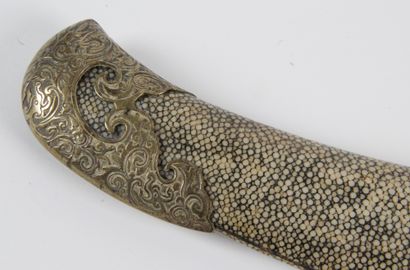 null CHINA, MID-19th CENTURY Officer's sword of the Liuye dao type, with "willow...