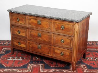 null COMMODE, veneered with rosewood, amaranth, satinwood, light wood and stained...