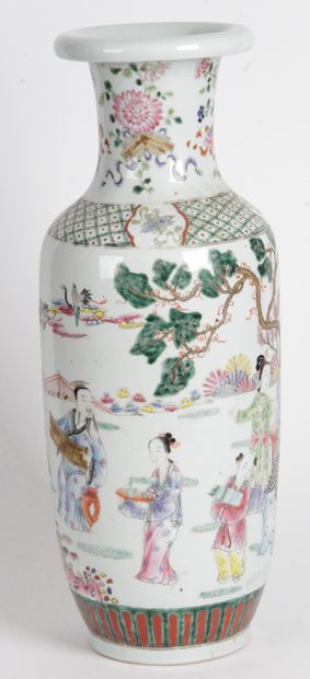 null Chine, fin XIXe-début XXe siècle Vase balustre en porcelaine et émaux de la...