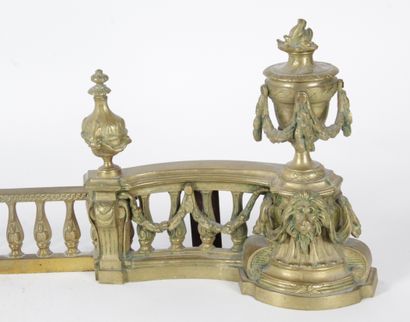 null FIREPLACE BAR in chased bronze decorated with balustrade, garlands of flowers,...