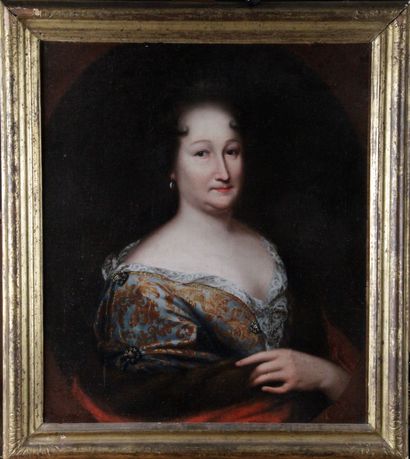  Ecole FRANCAISE vers 1680 Portrait de dame dans un ovale peint Toile Hauteur : 68...