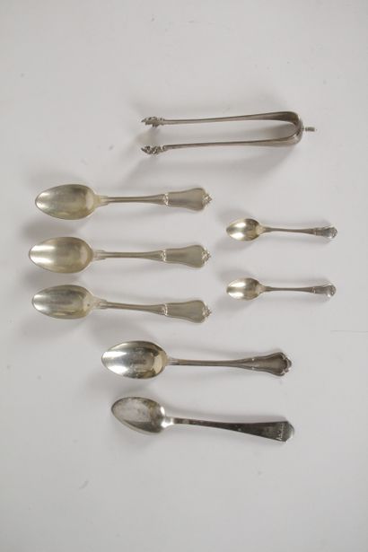 null LOT OF SILVER, to 800 thousandths and 950 thousandths, including : Three spoons...