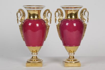 null PORCELAIN OF PARIS, Pair of vases on pedestals and swan-necked handles, decorated...