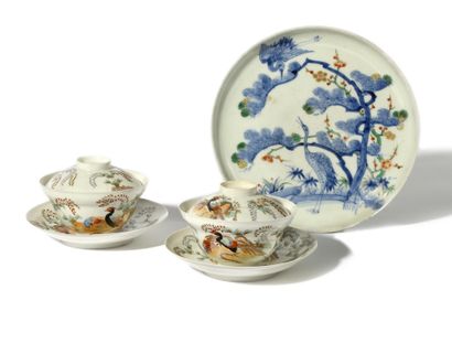  JAPON, PERIODE MEIJI (1868-1912) Lot de sept porcelaines comprenant un ensemble...