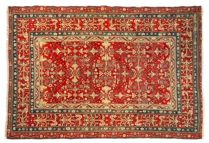 null EXCEPTIONAL AGRA CARPET (India, circa 1870) Ruby field decorated with geometric...