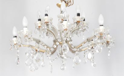 null Chandelier with sixteen arms of light on two rows, with decoration of pampilles...