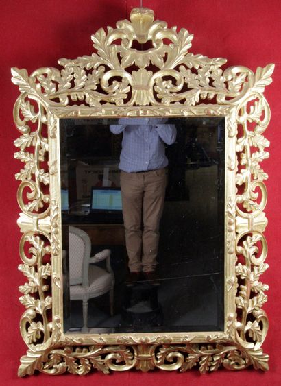 null MIRROR in carved wood, gilded and openwork with decorations of shells, palmettes,...