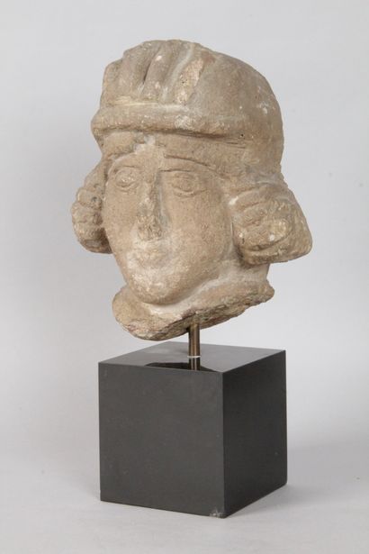 null Stone head of a man, probably from the Merovingian period. H: 24 (without base)...