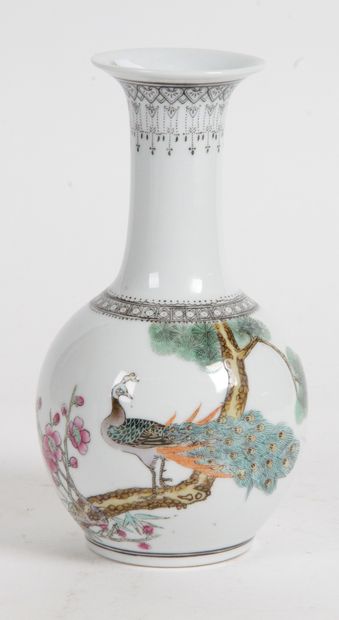 CHINA, 20th CENTURY Small long-necked bottle...