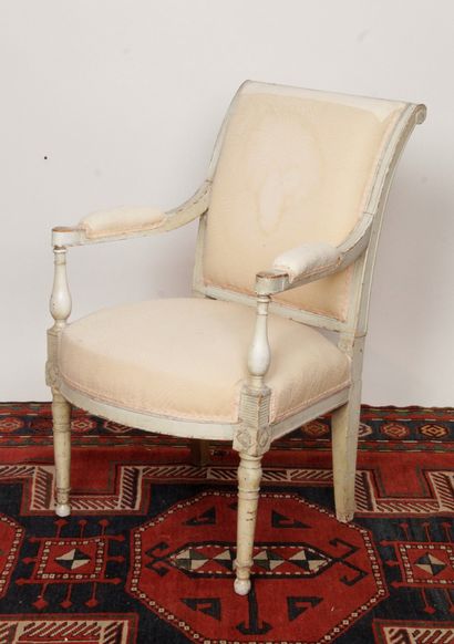 Armchair with a slightly reversed back in...