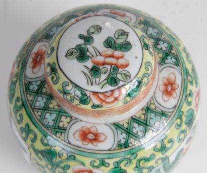 null CHINA, 19th CENTURY Covered pot in porcelain and enamels of the green family...