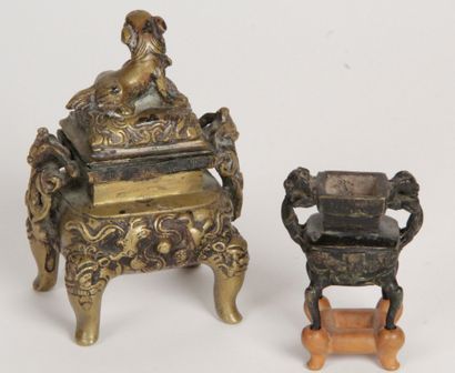  CHINA, 19th and 20th century. Two small bronze incense-burners, on four feet: one...