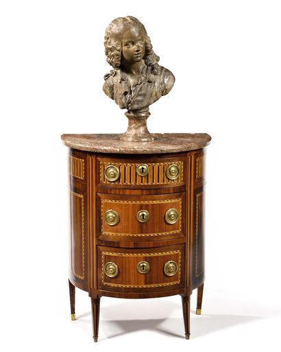 null COMMODE OF HALF-LUNE FORM in satinwood and marquetry, opening to three drawers,...
