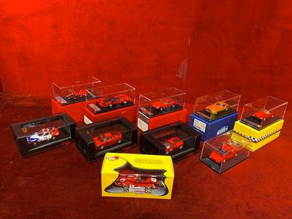 Collection de plus de 350 miniatures Ferrari de divers marques Collection de plus...